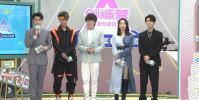 創造營2020發布會 除毛不易以外的三人都保持同樣站姿