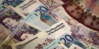 英鎊重挫百點 黃金小幅下滑 油價漲逾2%