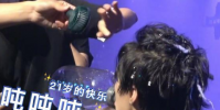 TFBOYS王俊凱21歲生日 易烊千璽王源半夜零點曬照送祝福