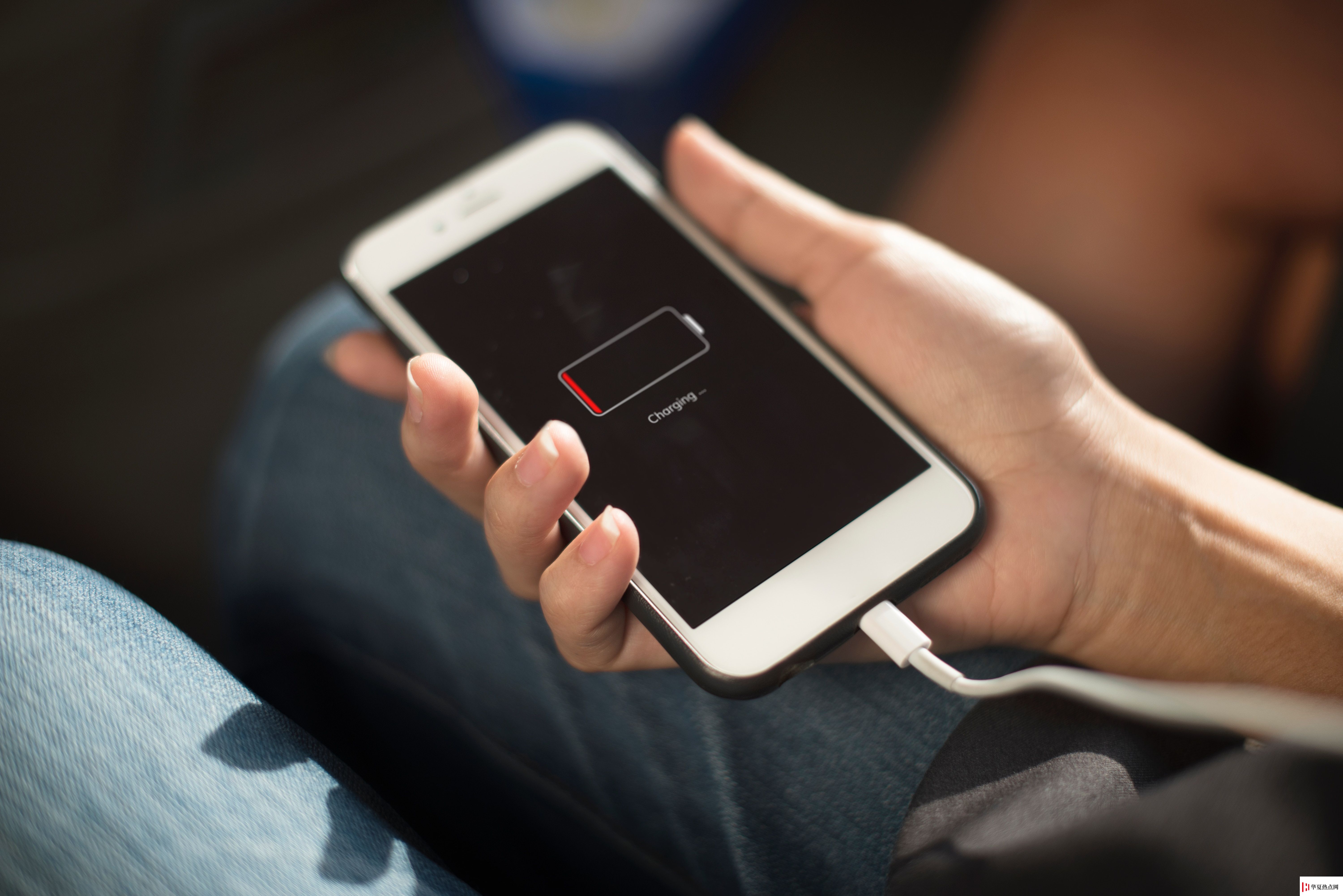 iPhone 首次充電需要多久？充電充不滿和充電過量哪個傷害更大?