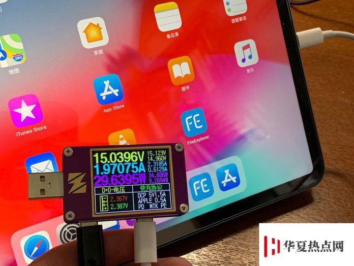 為 iPhone XS Max 充電必須要使用原裝充電器嗎？