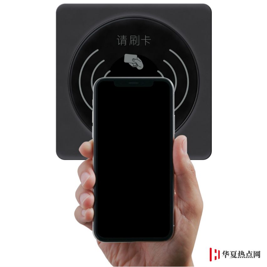 在 iPhone 上使用交通卡提示輸入密碼，如何關閉？