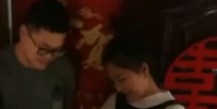 新婚夫妻是門對門鄰居他們計劃把兩家院子打通