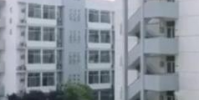 私闖女生宿舍涉事男教師回應是按規定查寢