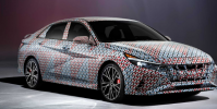 2022年現代ElantraN預告片照片展示了一款偽裝運動型轎車