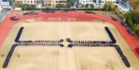 近2500名中學生貪吃蛇式跑操