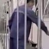 上海地鐵回應保潔用拖把擦座椅