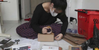 印尼人收集舊手機來幫助學生上網
