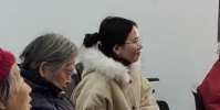 八旬奶奶報班學用智能手機