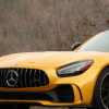 梅賽德斯AMGGT在飆車比賽中面臨可怕的BMWX3M競賽
