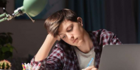 如何幫助您的孩子做功課而無需為他們做