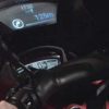 智能擋風玻璃是摩托車騎手安全的概念