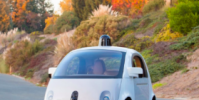 一日行駛中的Google汽車是否可以將發射機放在地面上以榨汁