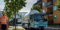 在直流快速充電站野外看到的沃爾沃FE電動卡車