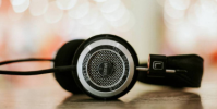 Audible通過添加數千個免費播客來取代Spotify
