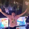 33歲王思聰過生日私人飛機接送