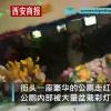 熱愛生活的大爺河南6旬大爺將街頭公廁布置成KTV 