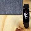 Galaxy Fit更新添加了音樂控制小部件與新表盤