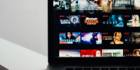 使用'Netflix Tweaked'停止Netflix預告片并提升您的待續內容