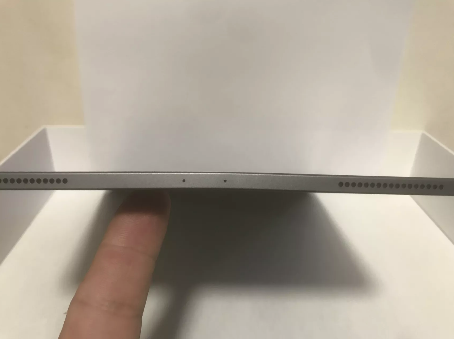 iPad Pro 彎曲門變彎