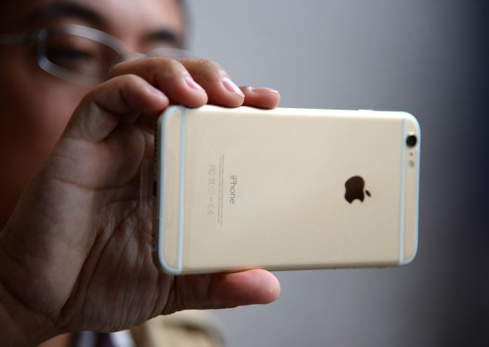 蘋果公司在對速度緩慢的iPhone進行強烈抗議后表示道歉 并提供優惠電池