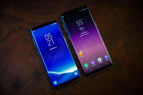 Galaxy S10拆卸顯示超聲波指紋傳感器和打孔屏幕