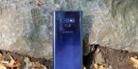 三星Galaxy S10 Plus泄漏的渲染顯示了一種新設計和丑陋的相機