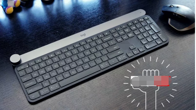 Qwerkywriter小號是櫻桃藍色鍵盤包裹在復古風格