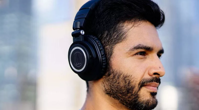 一個老舊的回歸Audio Technica的傳奇ATH-M50終于包括藍牙