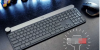 Qwerkywriter小號是櫻桃藍色鍵盤包裹在復古風格