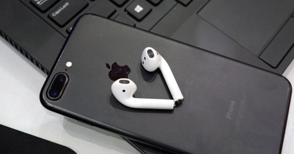 Apple的新AirPods配備了無線充電盒Hey Siri支持以及更長的電池續航時間