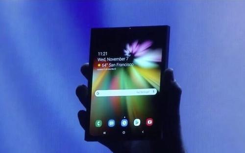 三星展示了Galaxy Fold的折疊技巧