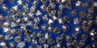 這家初創公司正在嘗試用鉆石粉塵替換序列號