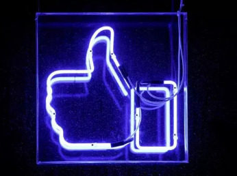 Facebook正在使用無人監督的機器學習進行翻譯