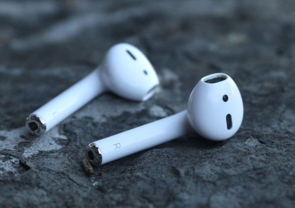 傳言AirPods 2采用黑色 有夾持涂層和更深沉的低音