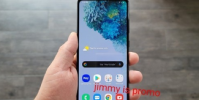 Galaxy S20 FE的正面采用了一塊平面的挖孔全面屏設計
