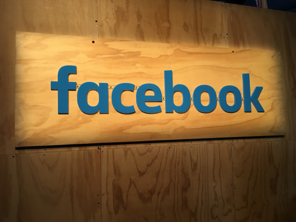 Facebook現在可以讓人們只用他們的電話號碼立即登錄Android應用程序