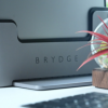Brydge 重新推出了具有新的兩件式設計和彈簧加載導向插件的垂直塢站