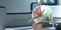 Brydge 重新推出了具有新的兩件式設計和彈簧加載導向插件的垂直塢站