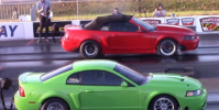 這款 2003 Cobra 不僅在引擎蓋下裝有 Coyote V8