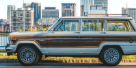 1984年吉普GrandWagoneer狀況良好是完美的復古SUV