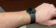 新照片顯示手腕上泄露的谷歌PixelWatch