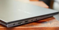 華碩的VivoBook17是一款安靜的多媒體筆記本電腦