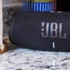 JBL的便攜式Charge5藍牙揚聲器以最優惠的價格發售
