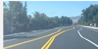 觀看特斯拉FSD像專業人士一樣用彎曲的車道標記導航道路