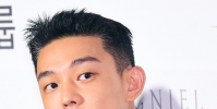 劉亞仁醫生也給自己注射麻醉藥
